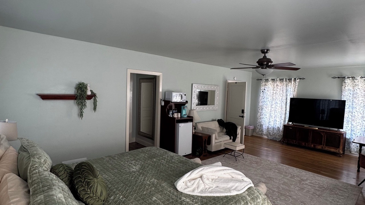 Photo of Bedroom in Alton