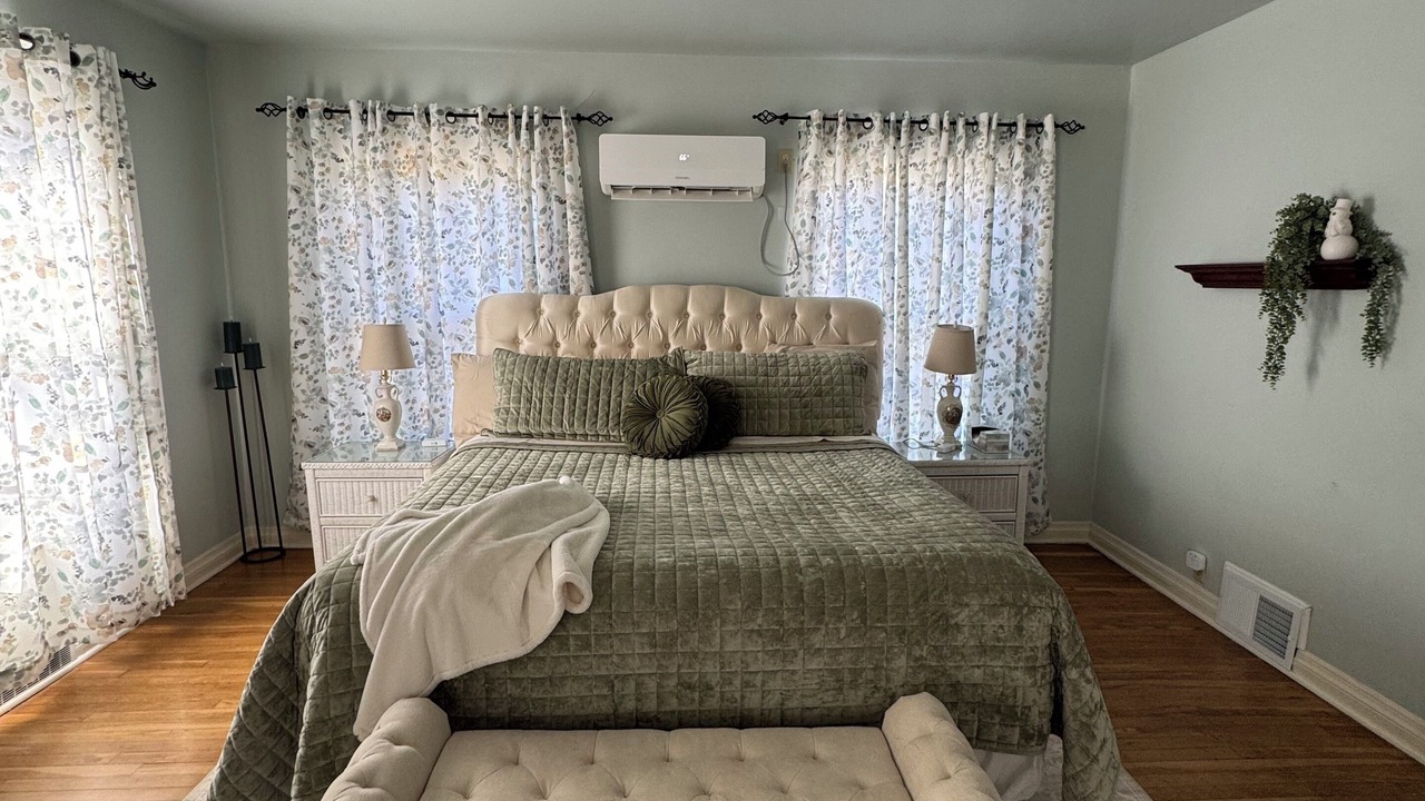Photo of Bedroom in Alton