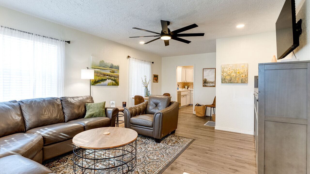 Photo of Livingroom in Ada
