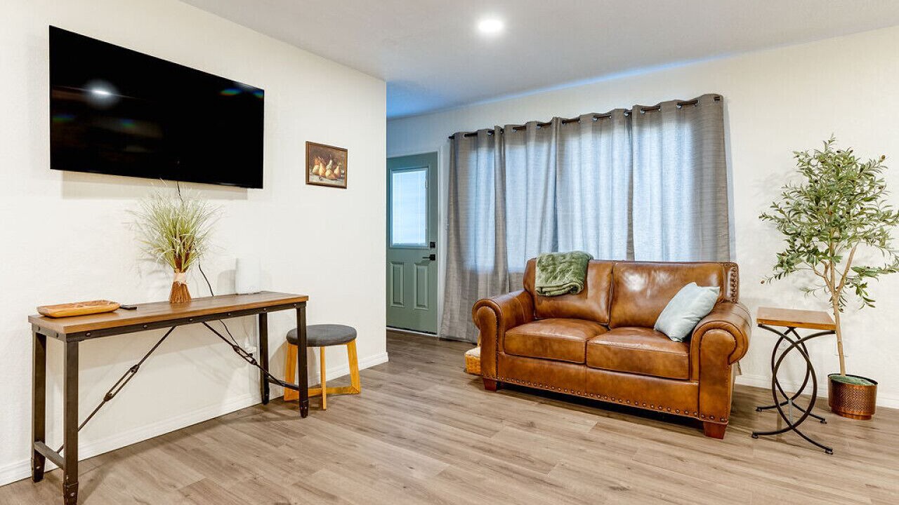 Photo of Livingroom in Ada