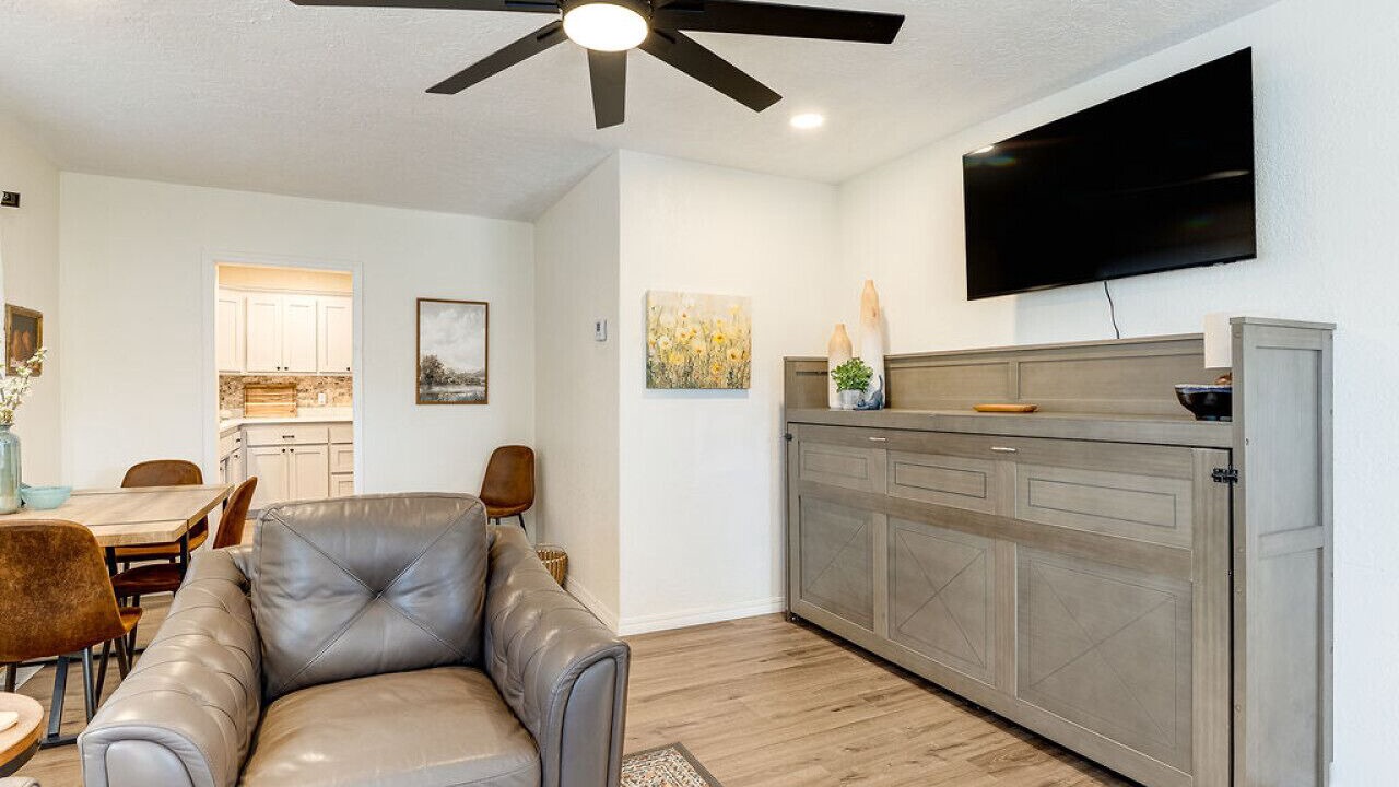 Photo of Livingroom in Ada