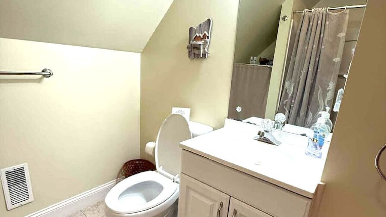 Photo of Bathroom in Kelleys Island