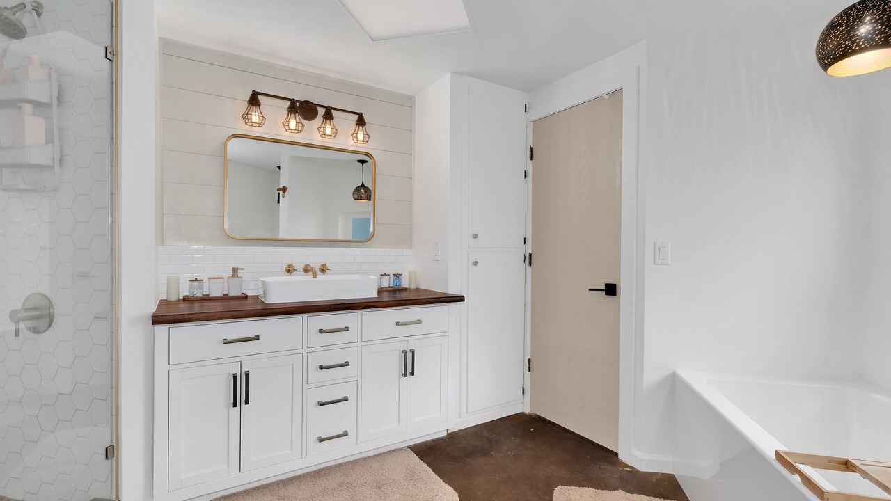 Photo of Bathroom in Cochise