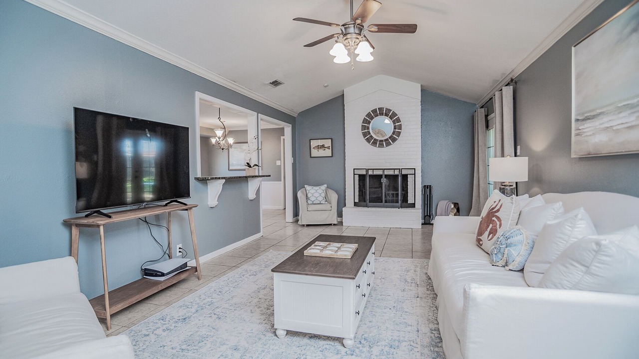 Photo of Livingroom in Bay Area