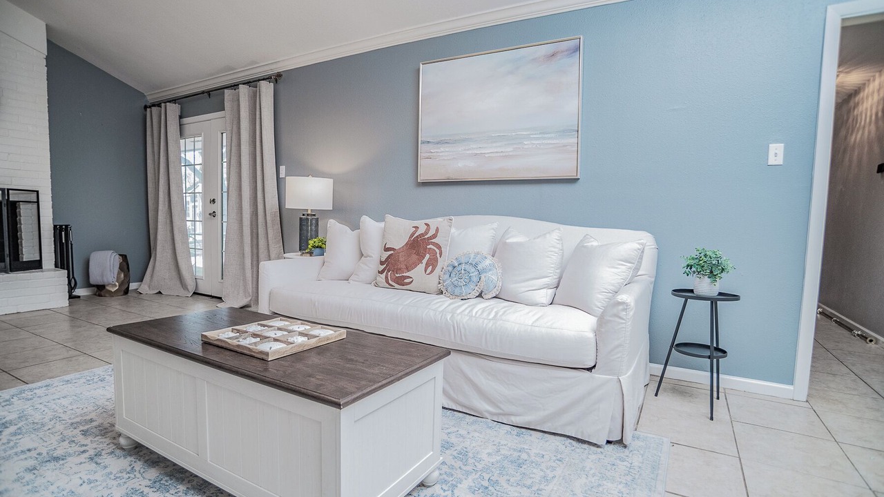Photo of Livingroom in Bay Area