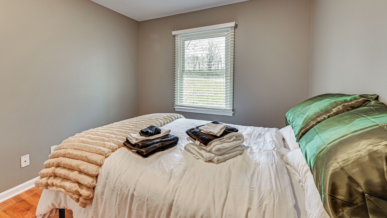Photo of Bedroom in Midway