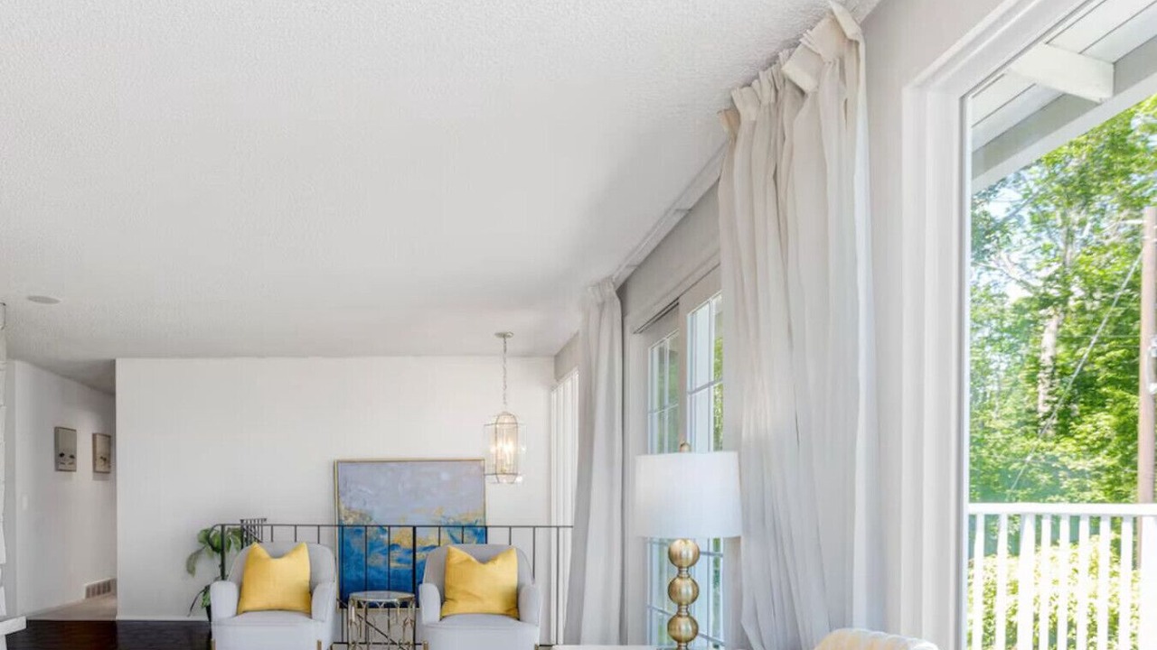 Photo of Livingroom in Bryn Mawr-Skyway