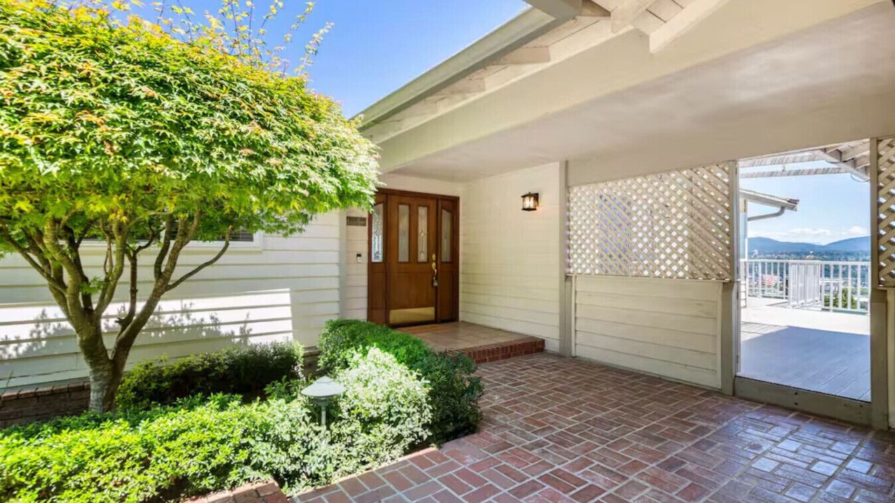 Photo of Patio Balcony in Bryn Mawr-Skyway