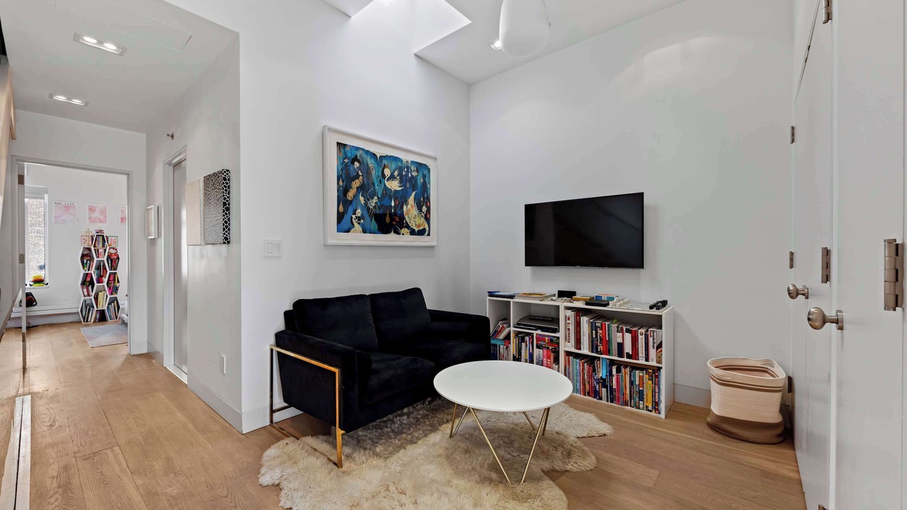 Photo of Livingroom in Manhattan Valley