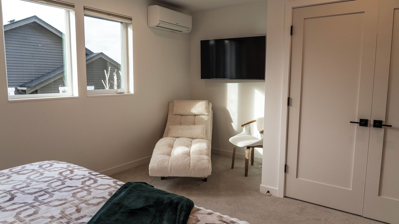 Photo of Bedroom in Alki