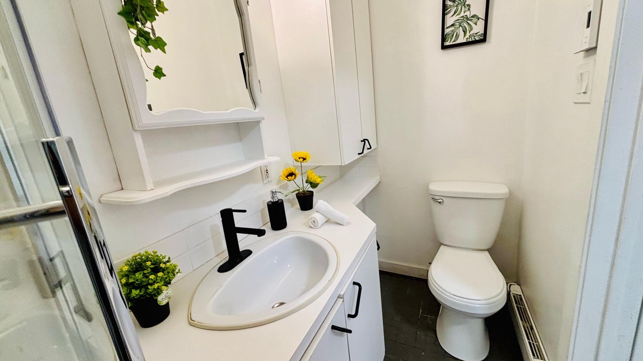 Photo of Bathroom in De Lorimier