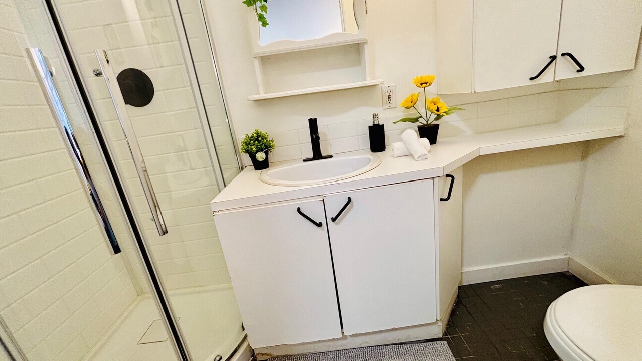 Photo of Bathroom in De Lorimier