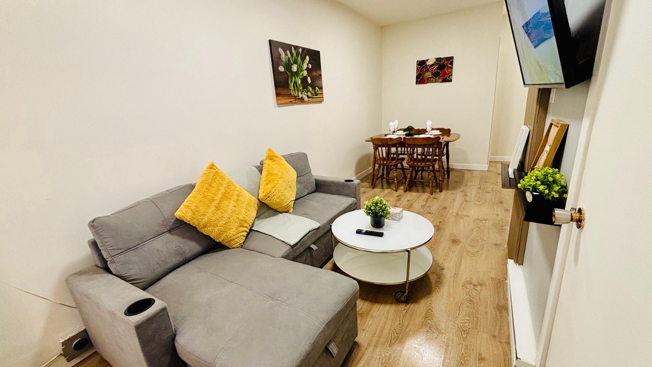 Photo of Livingroom in De Lorimier