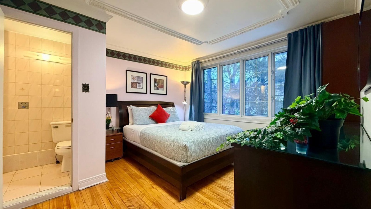 Photo of Bedroom in Outremont