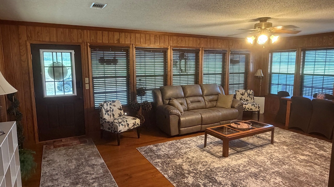 Photo of Livingroom in Goshen