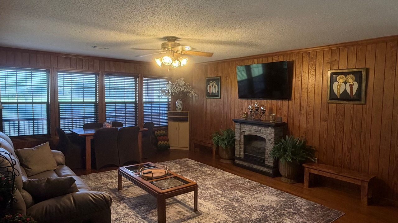 Photo of Livingroom in Goshen