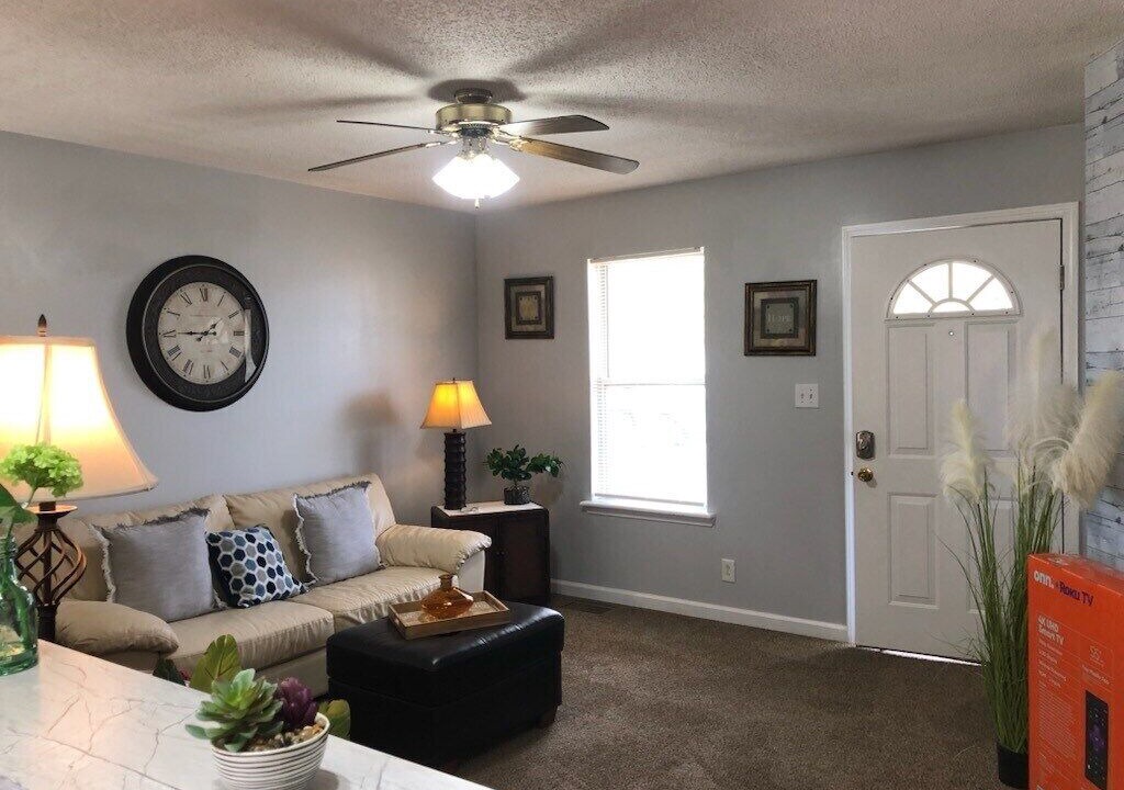 Photo of Livingroom in Oak Grove