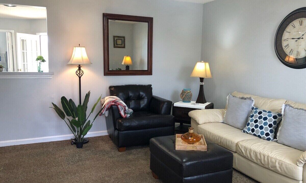Photo of Livingroom in Oak Grove