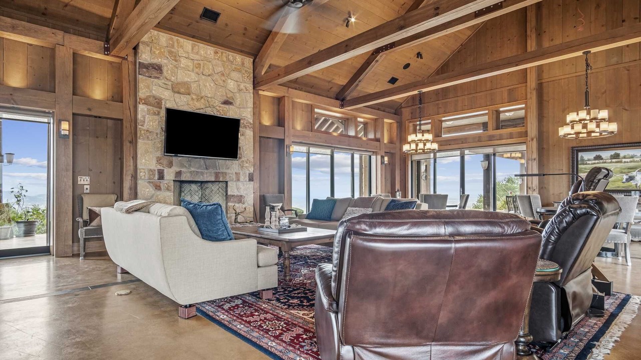 Photo of Livingroom in Bandera