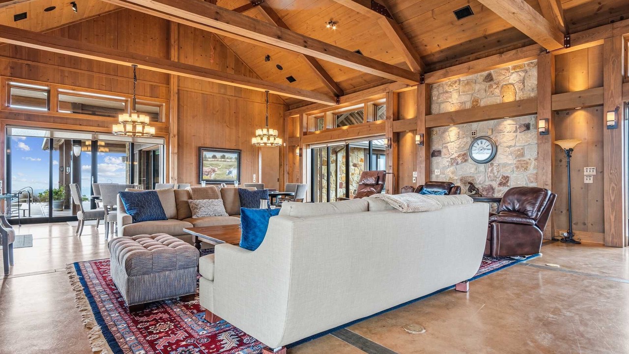 Photo of Livingroom in Bandera