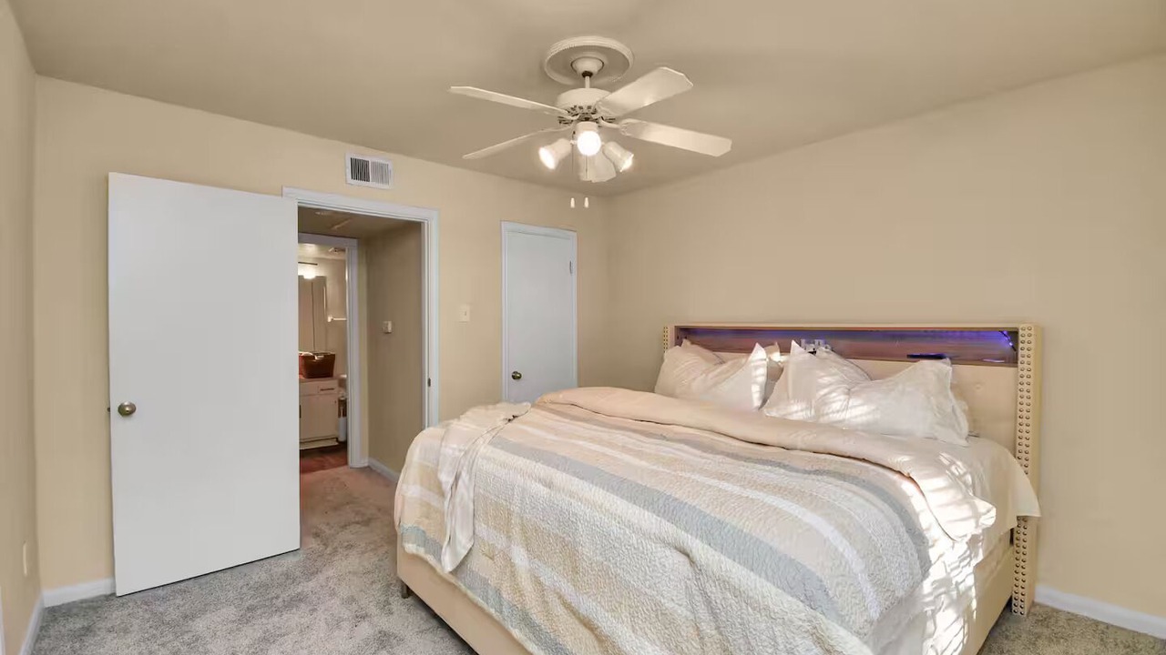 Photo of Bedroom in Uptown