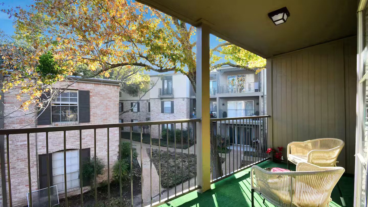 Photo of Outdoor in Uptown