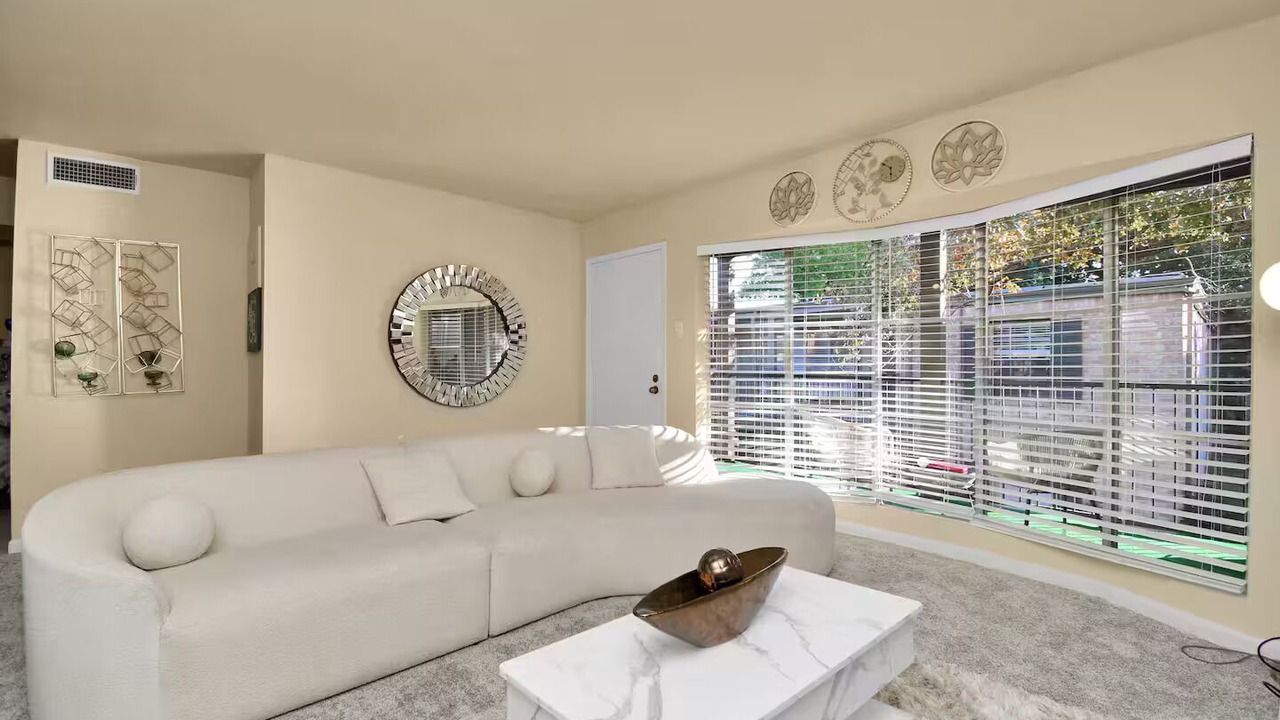 Photo of Livingroom in Uptown