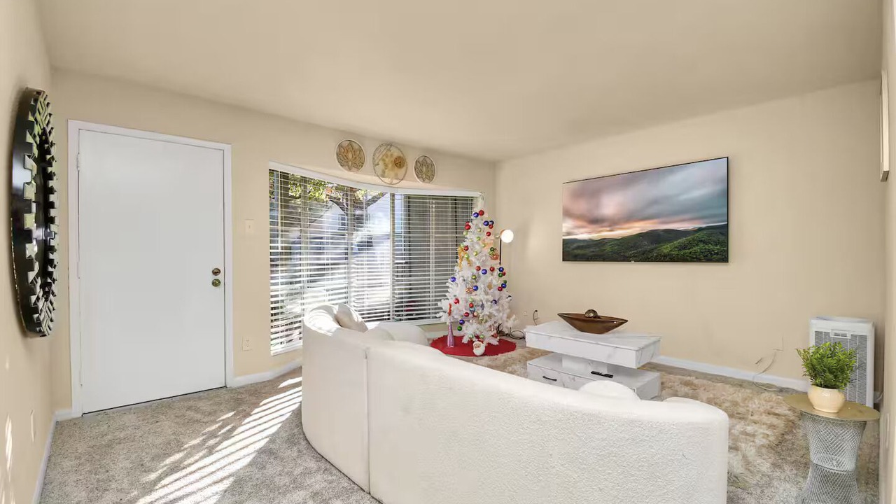 Photo of Livingroom in Uptown