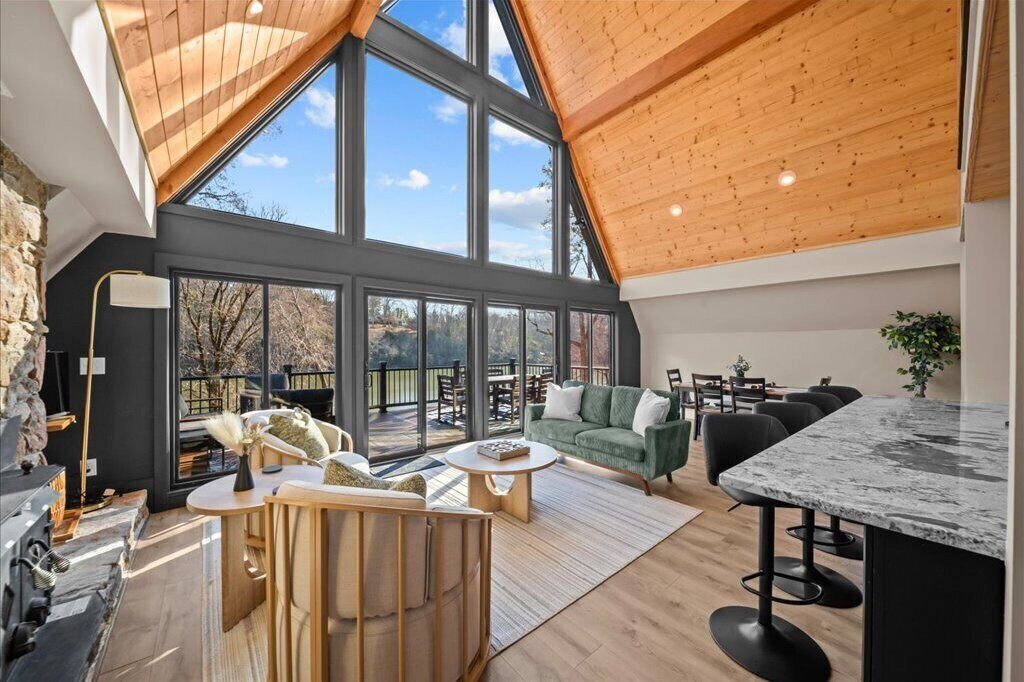 Photo of Livingroom in Greenville - Spartanburg