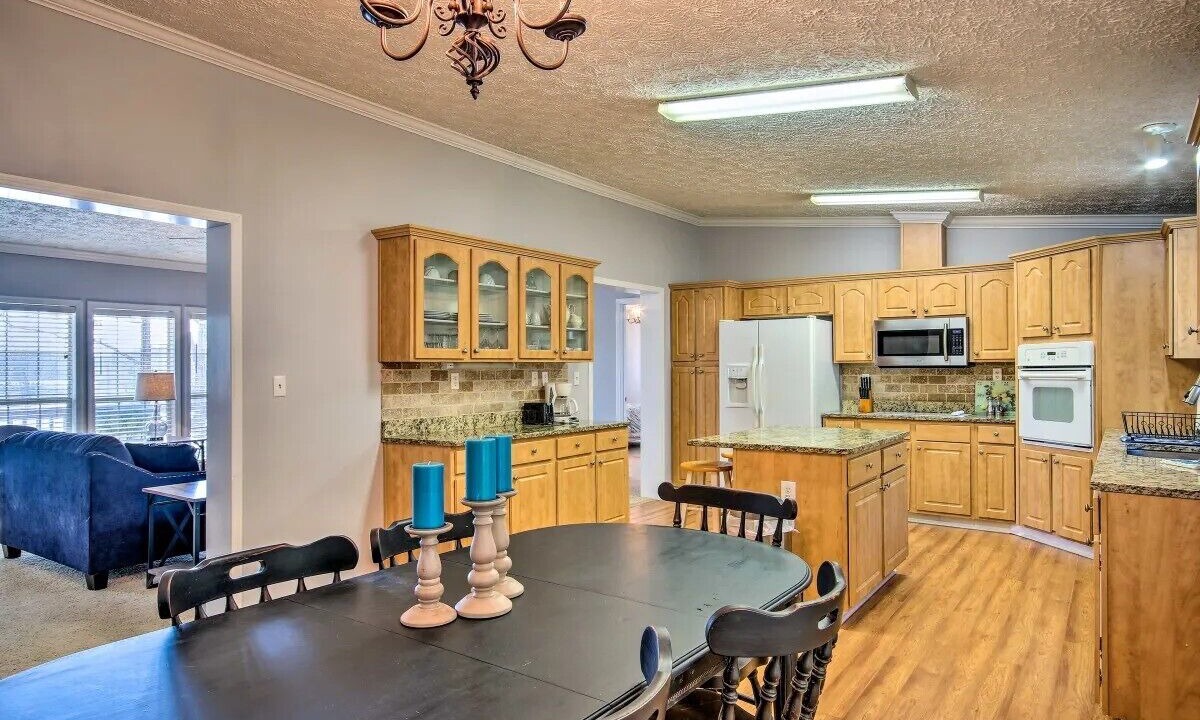 Photo of Others in Iva