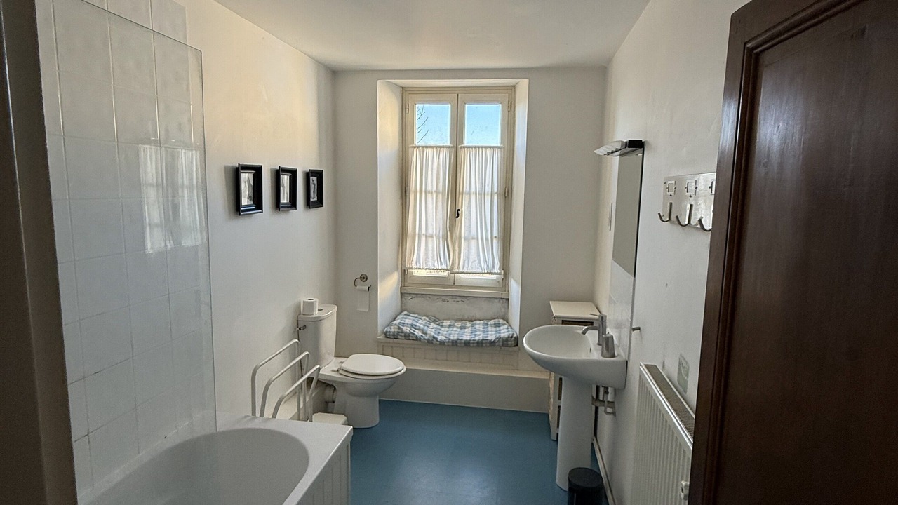 Photo of Bathroom in Saint-Palais-du-Ne