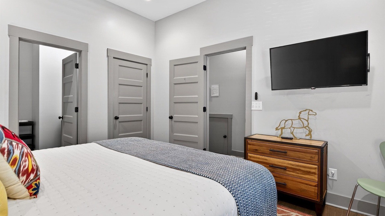 Photo of Others in South Louisville