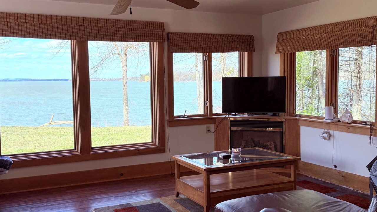 Photo of Livingroom in Crown Point