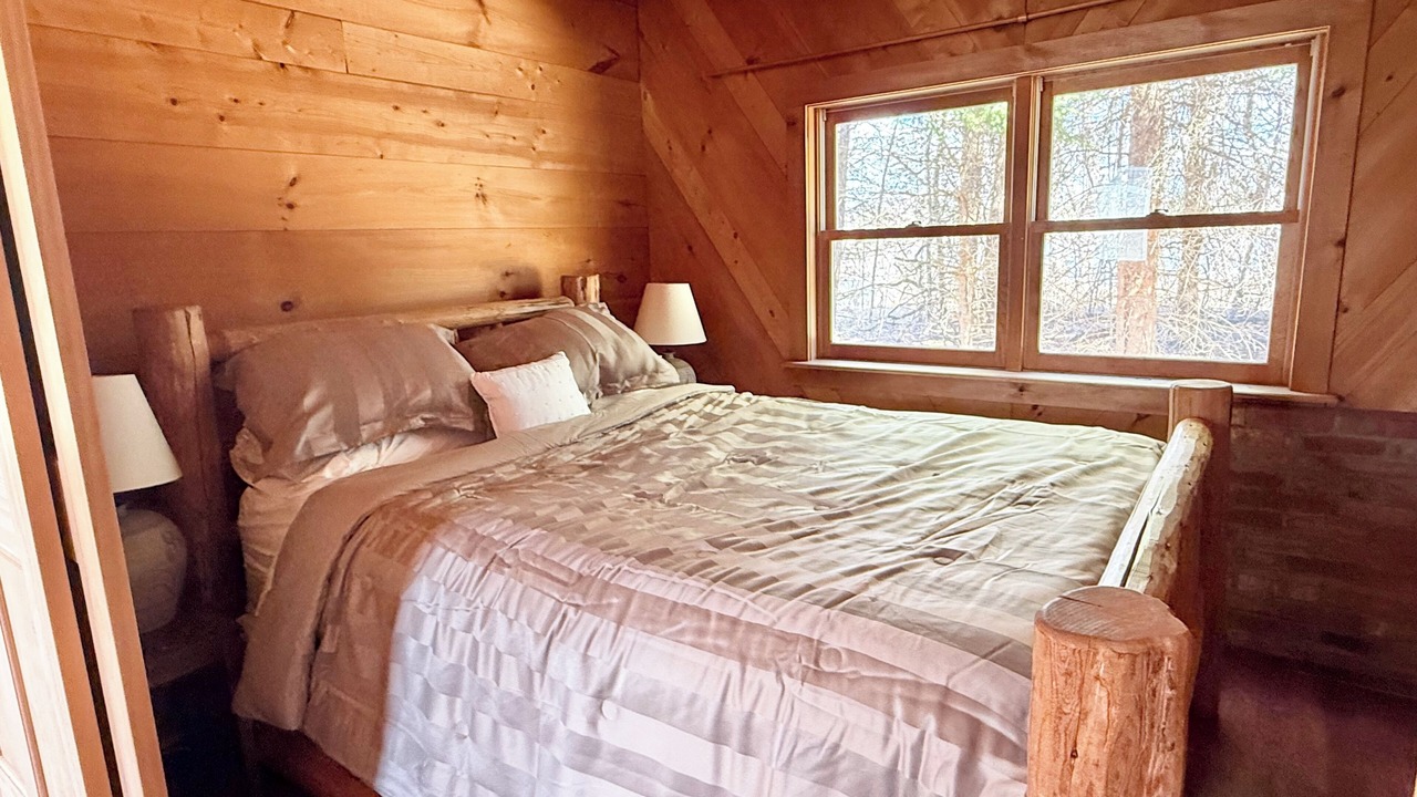 Photo of Bedroom in Crown Point