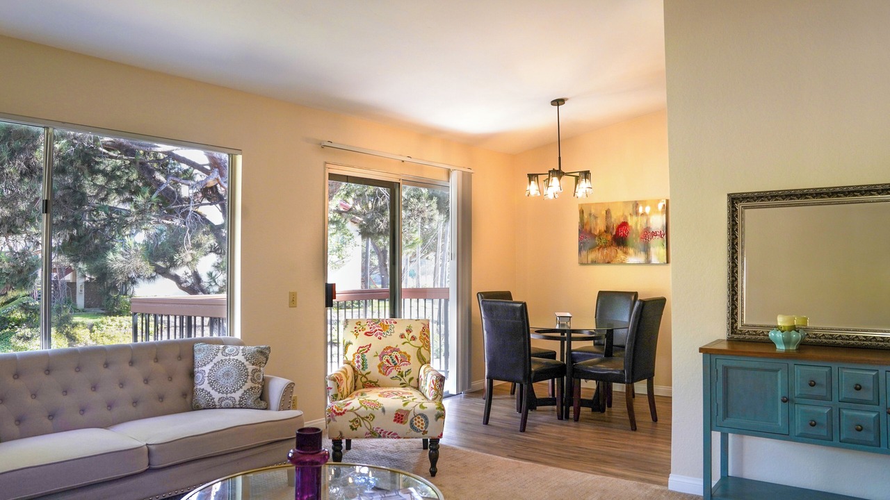 Photo of Livingroom in University City