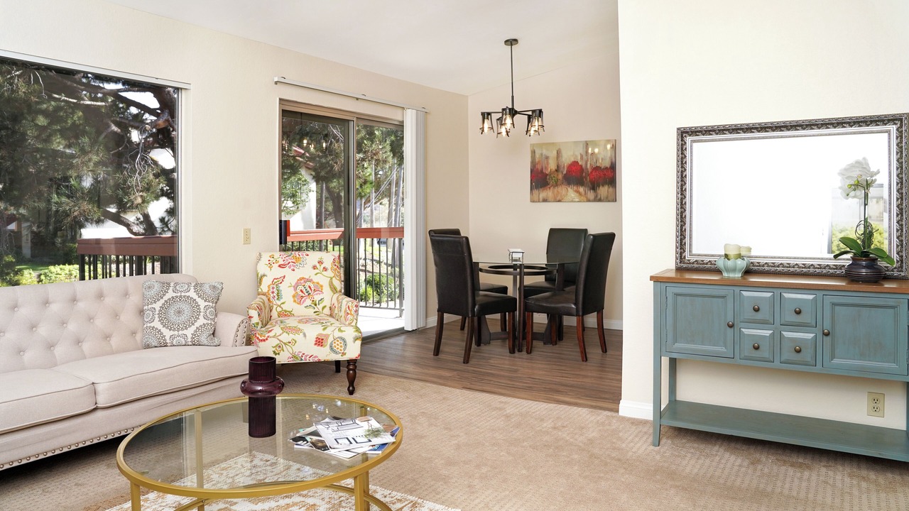 Photo of Livingroom in University City