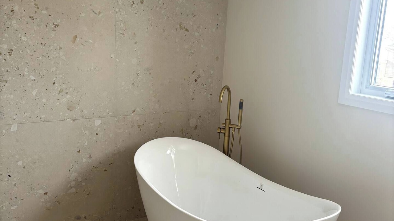 Photo of Bathroom in Saint-Hubert