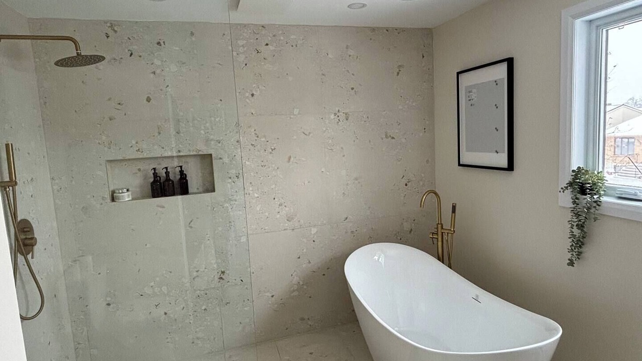 Photo of Bathroom in Saint-Hubert