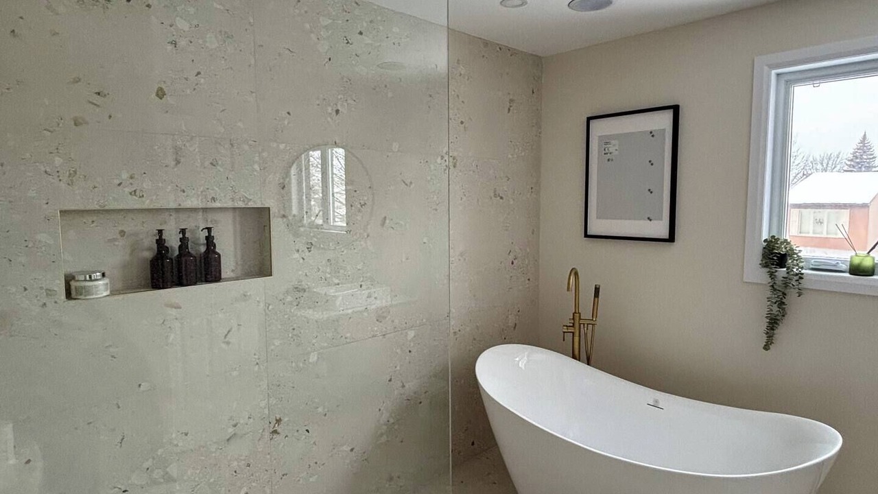 Photo of Bathroom in Saint-Hubert