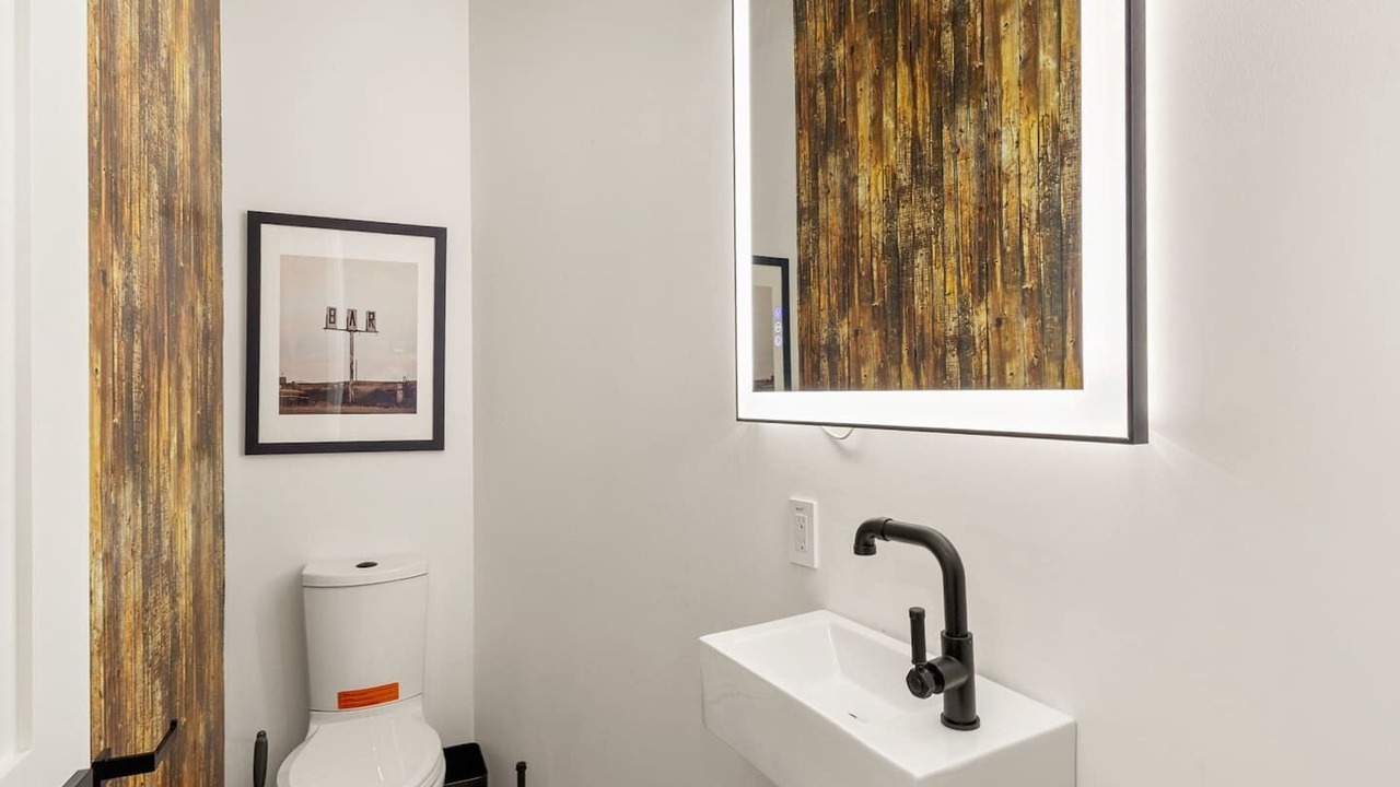 Photo of Bathroom in Govalle