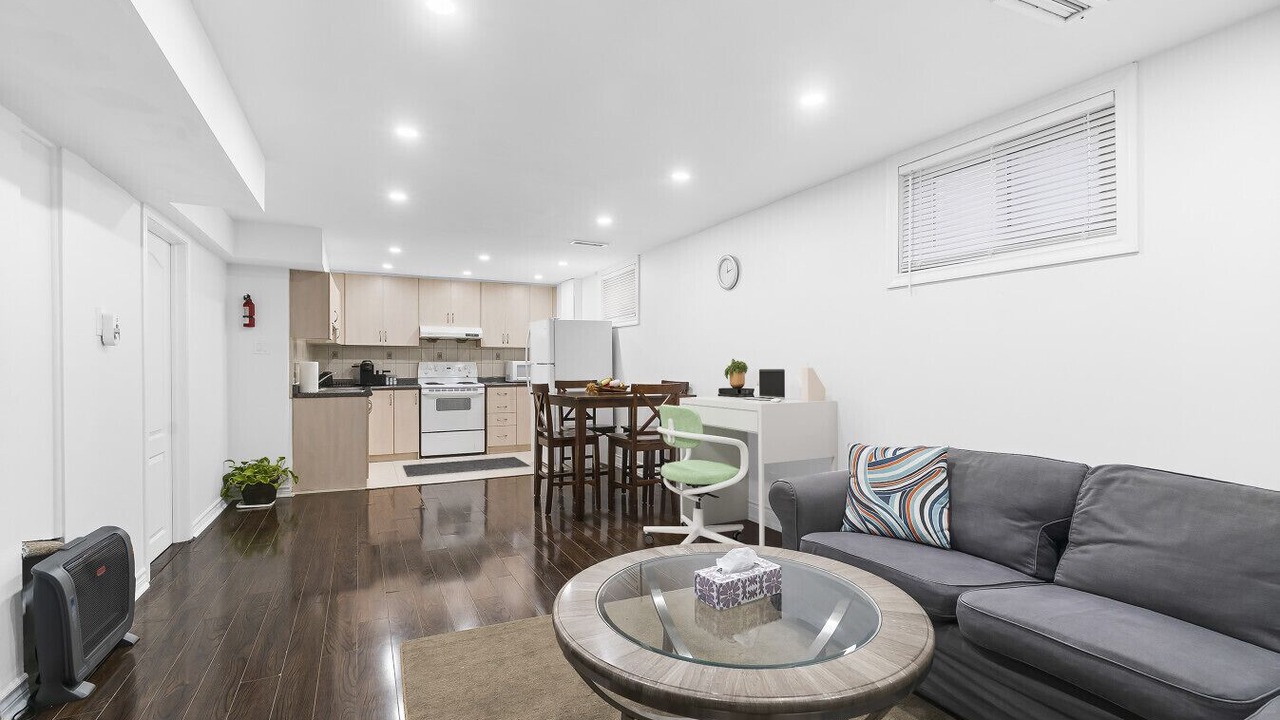 Photo of Livingroom in Erin Mills