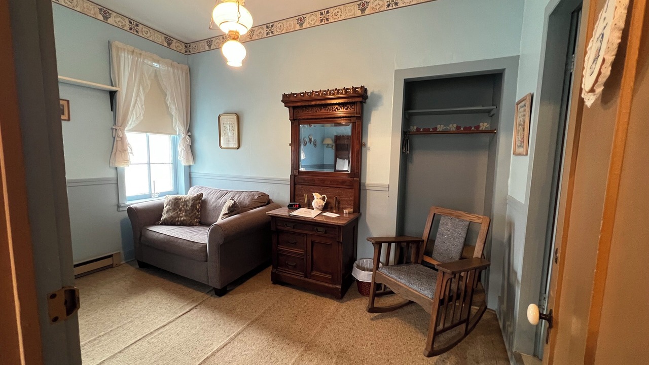 Photo of Livingroom in Bentonsport