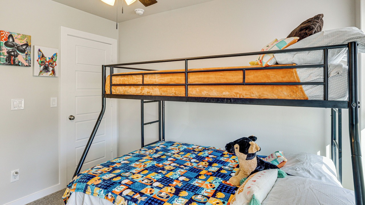 Photo of Bedroom in North by Northwest