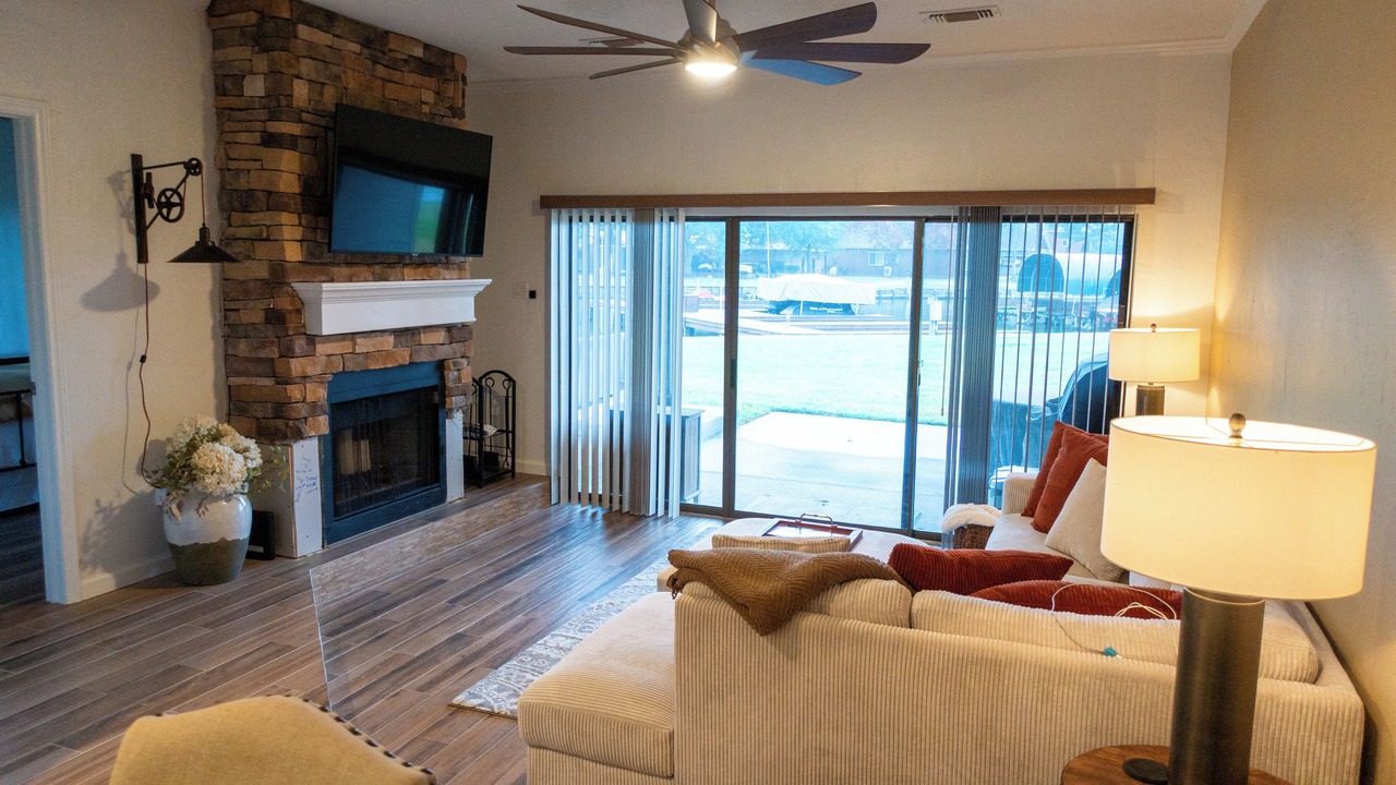 Photo of Livingroom in Walden on Lake Conroe