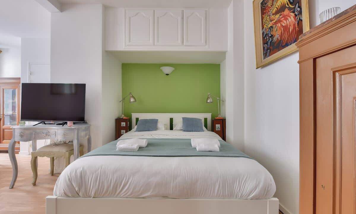 Photo of Bedroom in 15th Arrondissement