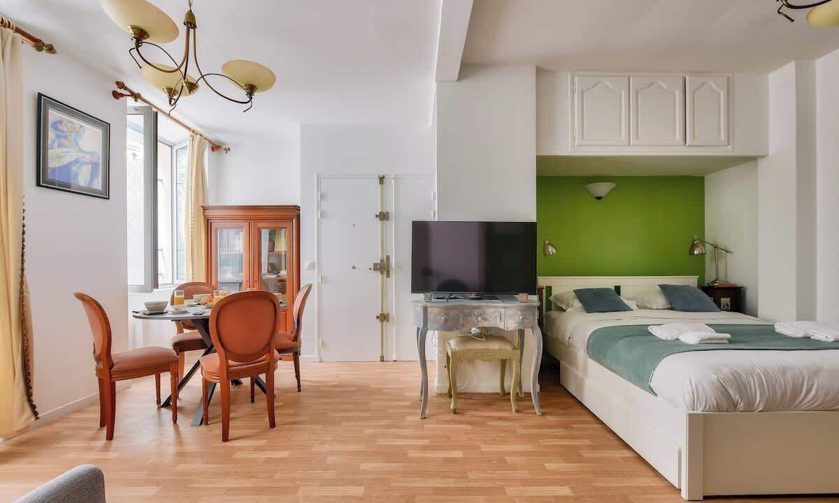 Photo of Bedroom in 15th Arrondissement