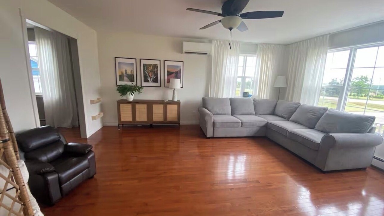 Photo of Livingroom in Oyster Bed