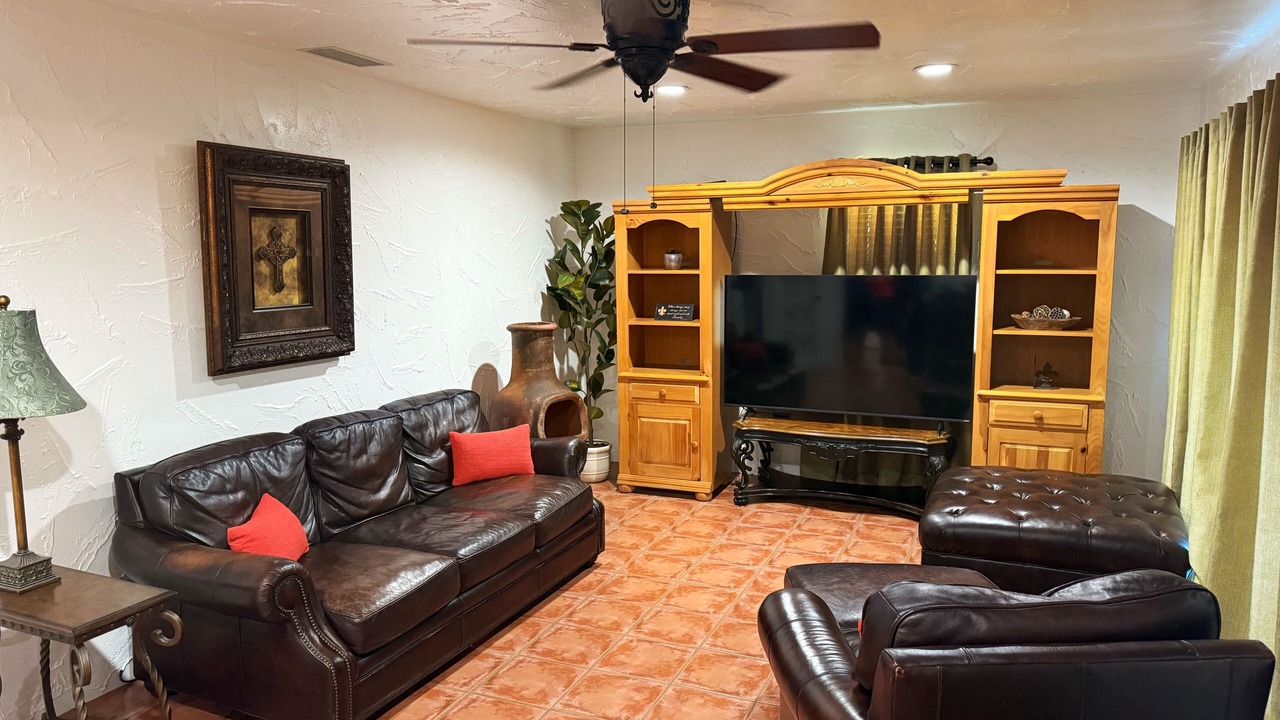 Photo of Livingroom in Slaton