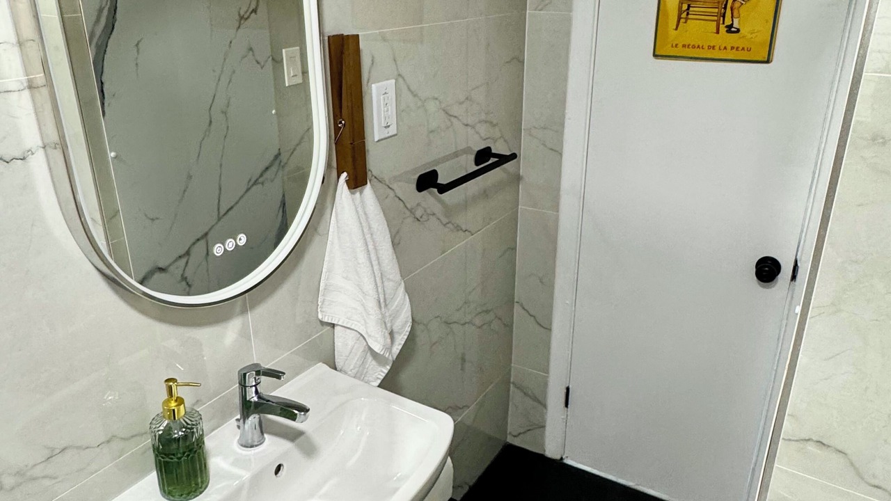 Photo of Bathroom in Longueuil
