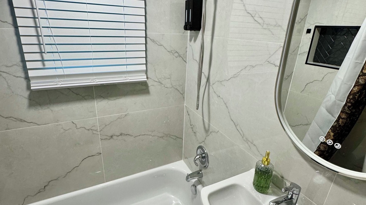 Photo of Bathroom in Longueuil